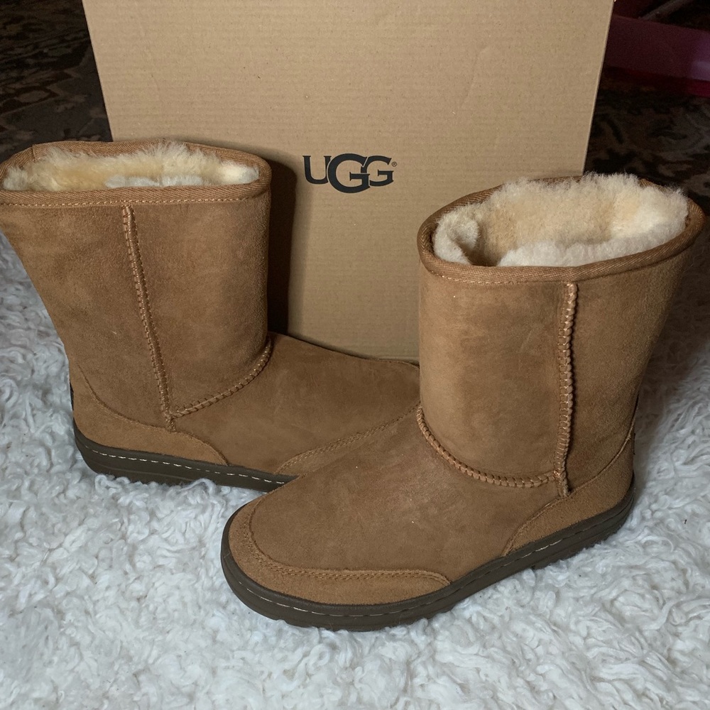 NIB women’s Ultra Short revival UGG boots
